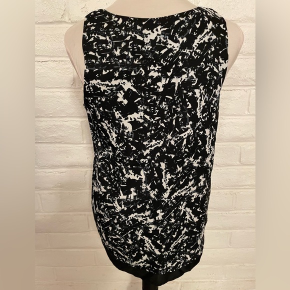 Banana Republic Black and a white Patterned Tank Top, sz M - Picture 2 of 4